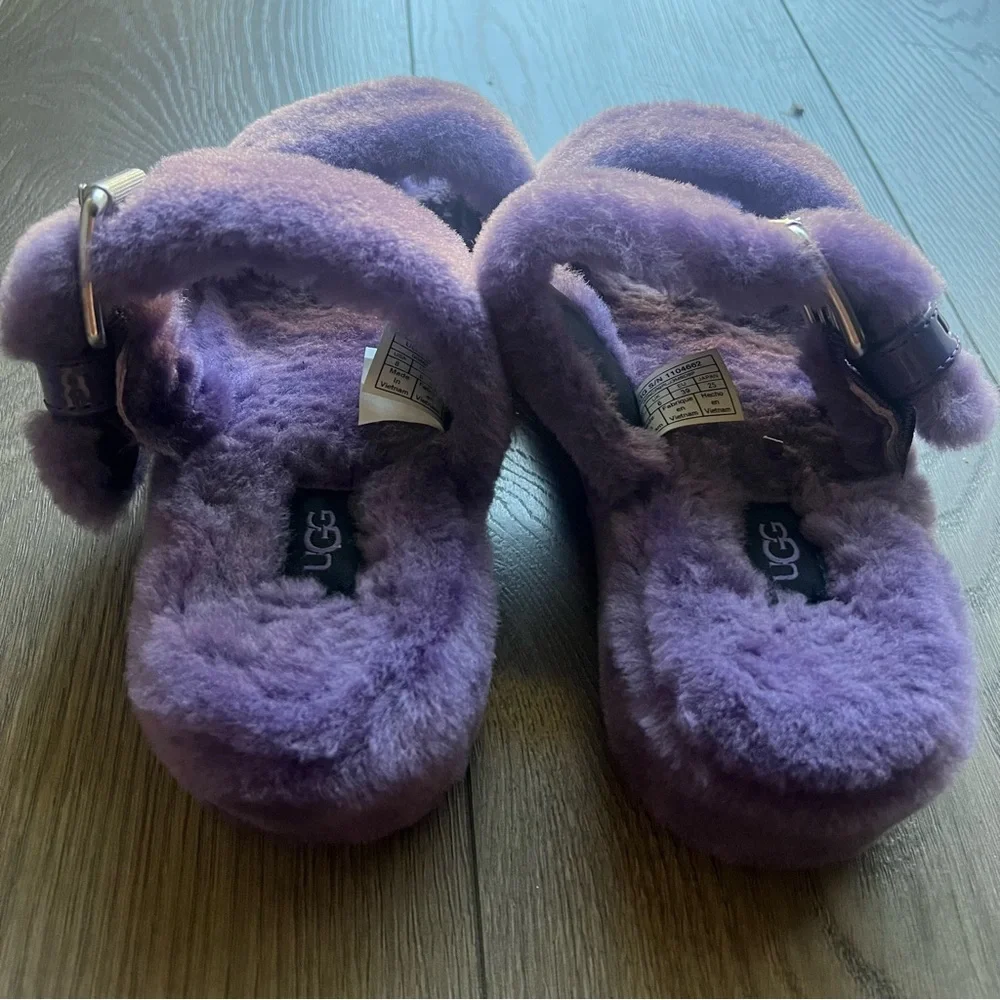 Ugg Fuzz Yeah Slides - Picture 3 of 4